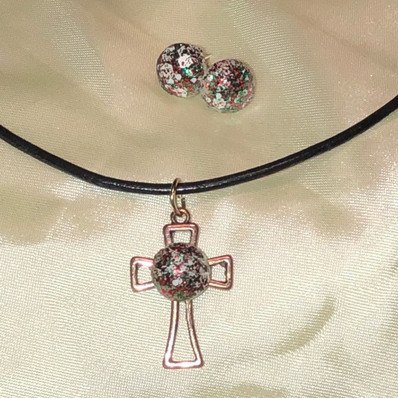 Cross pendant w Christmas color & earrings NWT - Picture 7 of 8
